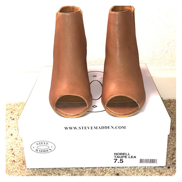 Steve Madden Shoes - Steve Madden peep toe heels